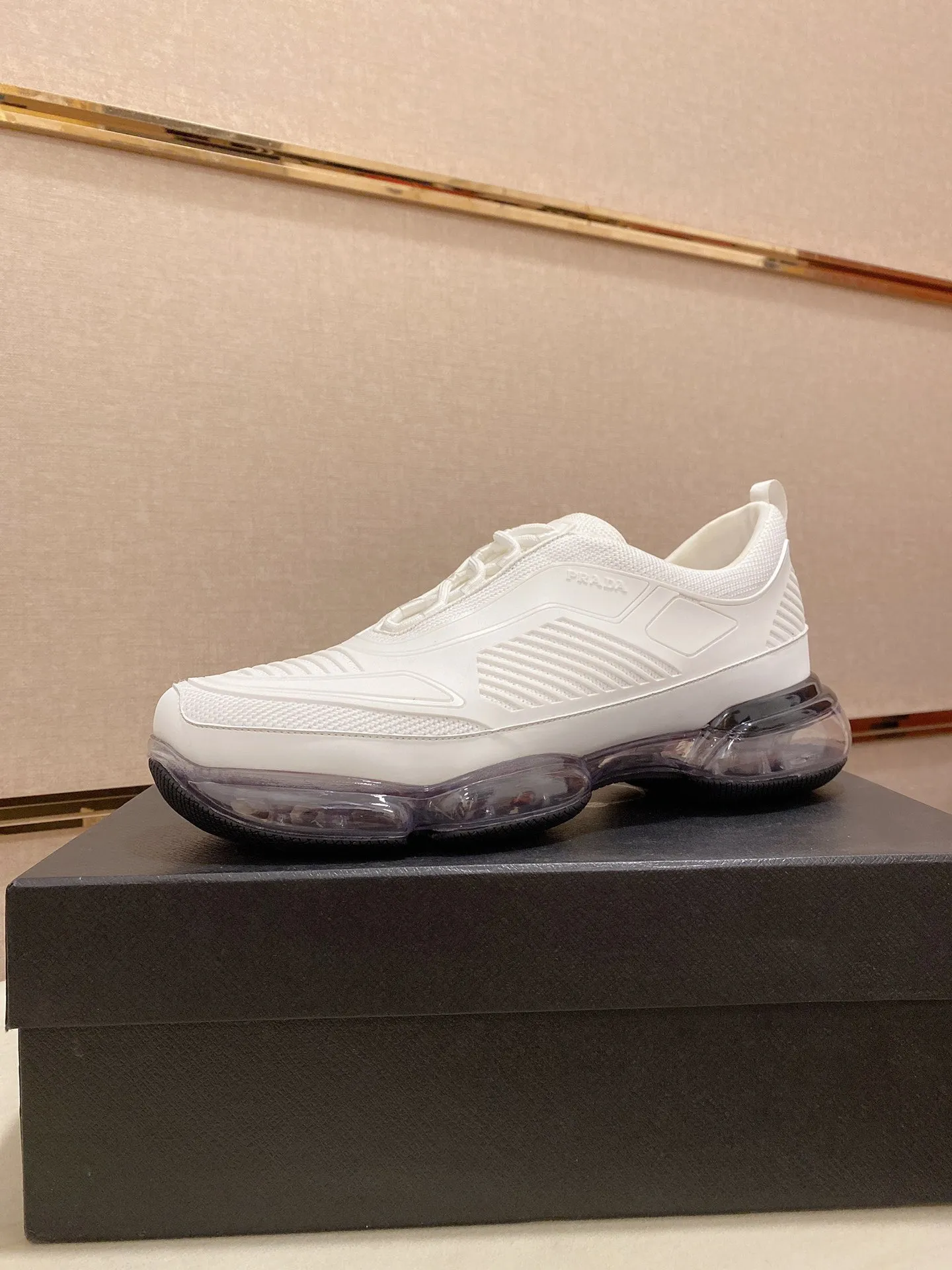 Factory price: 640💰 ✔️✔️✔️High-quality new PRADA counters are launched simultaneously. The new men's shoes and 😘fabric are made of high-tech glue-spraying technology. Lining: Full cowhide lining. 👍🏿 High-end ☄️ air-cushion molded anti-slip rubber outsole, exquisite lines, simple and elegant, comfortable and high-end for leisure travel. Code number: 38 to 45